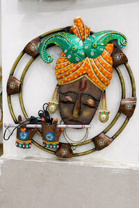 Décoration murale suspendue Shri Mukutdhari Krishna Art Déco pour les célébrations d'anniversaire et de mariage - Product Image 2