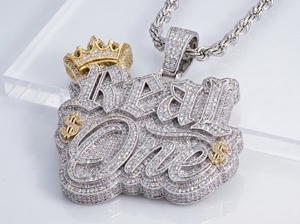 จี้ตัวอักษร Iced REAL ONE ประดับเพชร VVS มอยส์ซาไนต์ เงินแท้ S925 ชุบทอง สไตล์ฮิปฮอป สตรีทแวร์ พร้อมสร้อยคิวบาลิงค์ ปรับแต่งได้ - Product Image 1