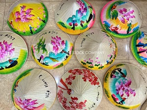 Chapeaux coniques traditionnels vietnamiens, broderie à la main, style d'image personnalisé, chapeau en feuille de palmier réglable pour souvenir ou décoration - Product Image 4