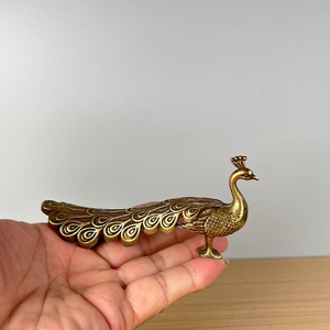 Figurine de paon en laiton artisanale, sculpture élégante en métal, statue décorative d'oiseau à longue queue, décoration de table pour la maison ou le bureau - Product Image 6