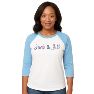 Camiseta de Béisbol para Mujer, Blanca y Azul Claro, con Logotipo Brillante, Manga Raglán Tres Cuartos, Estilo Casual - Product Image 1