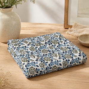 Tissu en coton imprimé à la main à motifs floraux bleus pour vêtements féminins, robes, kurtis, matériel de confection - Product Image 1