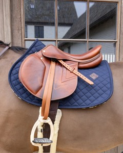 Tapis de selle de dressage matelassé en cuir respirant pour l'équitation, couleur et logo personnalisables - Product Image 3