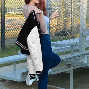 Chaqueta Corta Estilo Universitaria para Mujer, Chaqueta Bomber Negra y Blanca con Letras, Mangas de Cuero Sintético, Ropa Exterior Informal, Moda Femenina - Product Image 4