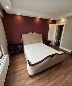 Traditional King Size Bedroom <b>Set</b> with Tufted Leather Bedroom and Matching Nightstands in Antique Style For Home Villa Wedding - Product Image 2