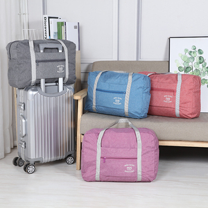 Sac de sport décontracté en nylon vert grande capacité 30-40L, fermeture éclair, sangle réglable, poignée souple, utilisation en salle de sport, unisexe - Product Image 2