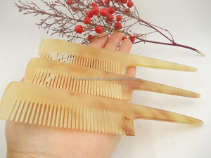 Peine de cuerno redondo natural para peinar el cabello hecho de Peine de cuerno de búfalo real hecho por Tayyab Handicraft - Product Image 5