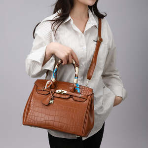 Sacs à main classiques pour femmes à prix abordable, sacs à bandoulière en PU contrastés pour femmes, sacs à main pour femmes - Product Image 3