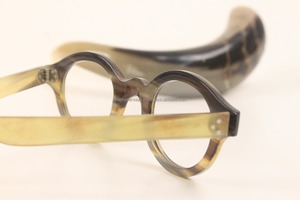 Monturas de Gafas de Cuerno de Búfalo Natural Hechas a Mano por Artesanos - Product Image 4