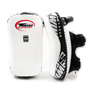 Meilleures ventes Twins Black Standard Coussinets de frappe incurvés en cuir véritable pour entraînement adulte MMA Muay Thai - Product Image 6