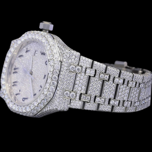 Montre en or blanc haut de gamme entièrement sertie de diamants Moissanite en acier inoxydable personnalisée avec sertissage clos et cadran arabe - Product Image 4