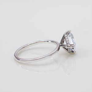 Anillo de Compromiso Clásico con Diamante Corte Asscher Blanco en Plata de Ley, Joyería para Uso Diario para Ella - Product Image 4