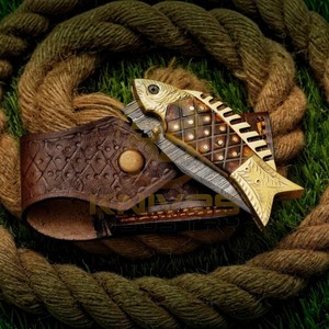 Cuchillo Plegable de Acero de Damasco con Mango de Latón en Forma de Pez, Funda de Cuero, Hoja de Punta Caída, para Camping y Uso al Aire Libre - Product Image 6