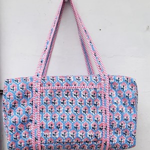 Bolsa de lona acolchada de algodón, ecológica, con estampado floral, lavable, para fin de semana, yoga, playa, estilo bohemio. - Product Image 3