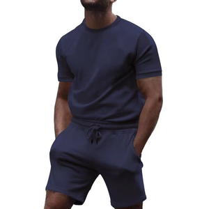 Ensemble deux pièces d'été couleur unie en tissu tricoté respirant pour homme : T-shirt en coton et short à cordon de serrage – Idéal pour l'extérieur - Product Image 1