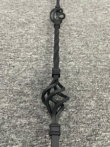 Balaustre de escalera de hierro forjado negro satinado con doble cesta, fabricado con hierro resistente para una durabilidad prolongada y fiable. - Product Image 2