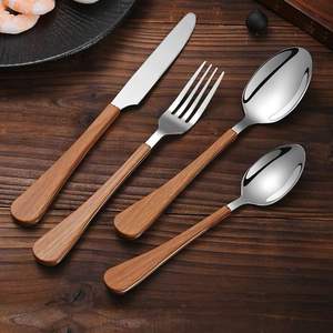 Cuchara, tenedor y cuchillo modernos de acero inoxidable con mango de madera para comedor - Product Image 1