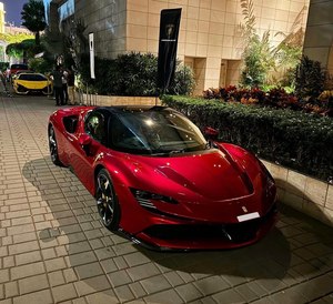 Ferrari Roma Spider usado con título limpio - Product Image 6
