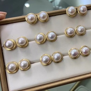 Boucles d'oreilles rétro demi-coupées en perles de Zhuji 2025, style japonais, finition mate, petites et fraîches, aiguille en argent 14K, mode tendance - Product Image 1