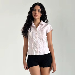 Chemisier plissé élégant 100 % coton pour femme, personnalisable avec logo, chemise à manches courtes à bouton unique, tissé, décontracté, uni, estival, agréable - Product Image 2