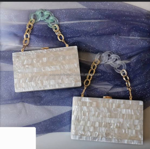 Pochette de soirée élégante en résine pour femmes |   Sac à main artisanal en résine époxy et acrylique pour mariages et événements nuptiaux – Fournisseur en gros - Product Image 1