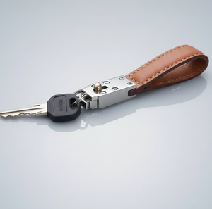 Porte-clés en cuir avec fermoir métallique durable pour hommes et femmes par Anwar Enterprises - Product Image 3