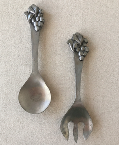 Serveur à salade en acier inoxydable et étain sculpté en forme de grappe de raisin, artisanal, de luxe moderne et de haute qualité, pour la maison, les hôtels et les centres de villégiature - Product Image 1