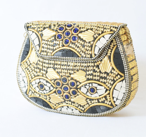 Pochette en pierre et métal fabriquée à la main luxueusement conçue pour les femmes élégantes lors de rassemblements élégants et prestigieux d'Inde - Product Image 3
