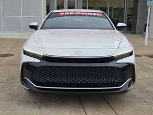 Crown Limited AWD 4dr Sedan 2023, el más vendido - Product Image 1