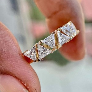 Anillo de media eternidad con diamante triangular de 1.52 quilates cultivado en laboratorio, con oro amarillo de 14 quilates, para regalo de promesa de matrimonio para novias - Product Image 3
