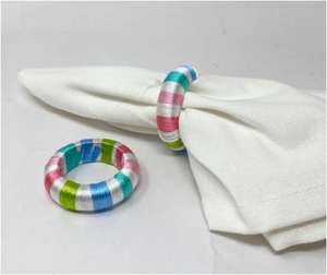 Anneaux de serviette faits à la main en fil coloré, style moderne, fils vifs mélangés, écologiques, durables, décoration de table pour mariages. - Product Image 1