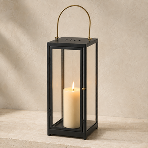 Lanterne architecturale au design distinctif, dotée d'un corps métallique structuré, de grands panneaux en verre et d'une fenêtre circulaire frontale distinctive - Product Image 3