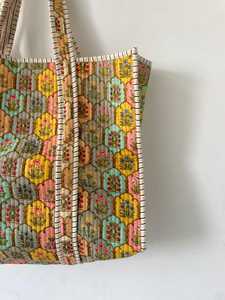 Sac fourre-tout en coton floral vintage, sac à bandoulière bohème matelassé fait main, sac fourre-tout floral rétro, sac à bandoulière en tissu fait main - Product Image 6