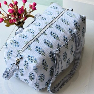 Bolsa de lona acolchada de algodón, ecológica, con estampado floral, lavable, para fin de semana, yoga, playa, estilo bohemio. - Product Image 1