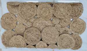 Alfombra Redonda Trenzada de Yute Hecha a Mano con Diseño Floral, Estilo Bohemio Rústico - Product Image 2