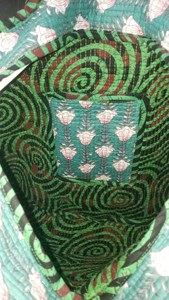 Sac fourre-tout élégant en coton matelassé vert avec imprimé floral bleu fait main, sac à main décontracté ouvert pour le shopping, réutilisable - Product Image 5