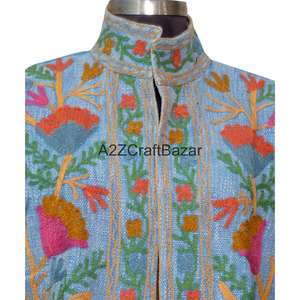 Motif floral vintage, broderie Suzani multi-saison, design dessiné à la main, écologique, respirant, séchage rapide, col en V - Product Image 3