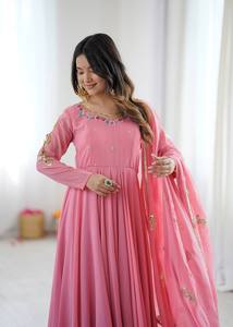 Lanzamiento del nuevo diseño de moda: Vestido, pantalón y dupatta de georgette sintético con bordado de lentejuelas, listo para usar. - Product Image 2