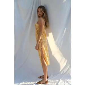 Colección de Vestidos de Playa Epitome Chic, Elegancia y Lujo para Damas, Hechos a Mano, 100% Algodón, Sin Mangas, Vestidos de Verano que Redefinen la Moda - Product Image 4