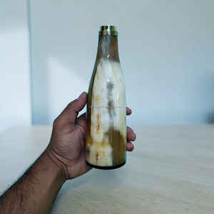Botella para beber de cuerno de buey vikingo pulido de primera calidad con tapa metálica, frasco rústico hecho a mano al mejor precio - Product Image 5