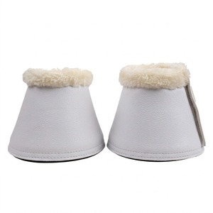 รองเท้าบูทสำหรับม้าแบบ ODM สีขาว แต่งขนเฟอร์เทียม พร้อมสายรัดข้อเท้าแบบ Velcro สีพื้น จำนวน 1 คู่ - Product Image 3