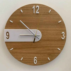 Reloj de Pared de Madera de Pino Sólido, Movimiento de Cuarzo, Visualización con Agujas, Estilo Moderno Antiguo, Color Madera Natural, Decoración para Sala de Estar - Product Image 1