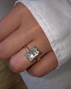 Bague Solitaire de Fiançailles et de Mariage en Or Massif 14K 18K avec Diamant de Laboratoire Taille Radiant de 3,50 Carats, Sertie à Griffes, Bande de 2mm de Largeur, Certifiée IGI - Product Image 5