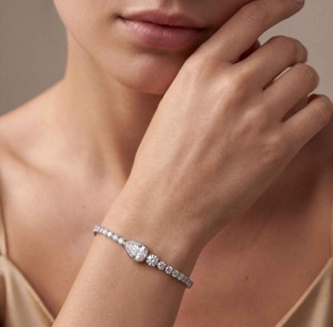 Bracelet tennis en or rose 9 carats avec diamants de laboratoire taille poire sertis en clos, 5,06 CTW, 7 pouces - Product Image 3