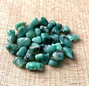 Émeraude naturelle de Zambie, pierre brute, cristal vert, émeraude brute non traitée, fabrication de bijoux, vente en gros, approvisionnement en vrac - Product Image 3