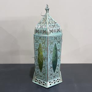 Farol Decorativo Marroquí de Hierro, Diseño Artesanal L557, Acabado Verde, Tamaño 7X6X14.25 Pulgadas, para Decoración del Hogar, Ramadán, Navidad, Pascua - Product Image 3