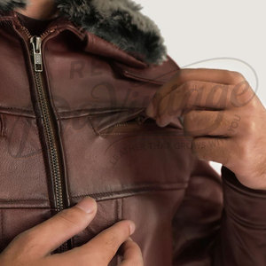 Veste en cuir marron pour homme de qualité supérieure avec col en fausse fourrure grise, coupe ajustée, vêtement d'extérieur chaud pour l'hiver, veste de motard élégante et décontractée - Product Image 2