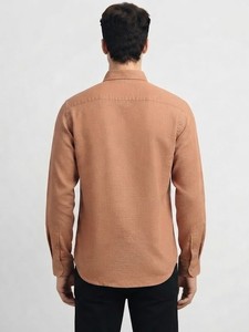 เสื้อเชิ้ตผู้ชายสีน้ำตาลเทอร์ราคอตต้า ผ้าฝ้ายเนื้อนุ่ม ระบายอากาศได้ดี แขนยาว ปกคอเสื้อพับได้ สวมใส่สบายในฤดูร้อน - Product Image 3