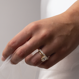 แหวนเพชรเม็ดเดี่ยวทรงรี VVS ทองคำแท้ 14K รับรองโดย IGI เพชรสร้างในห้องปฏิบัติการ ดีไซน์หรูหราแบบหนามเตย แหวนหลากสีสำหรับทั้งชายและหญิง - Product Image 3