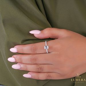 แหวนเพชรทรงเหลี่ยมมรกต เพชรเลี้ยงในห้องปฏิบัติการ ทองคำขาว 14K 18K ประดับเพชรแบบพาเว่ แหวนหมั้นสั่งทำพิเศษสำหรับผู้หญิง - Product Image 5